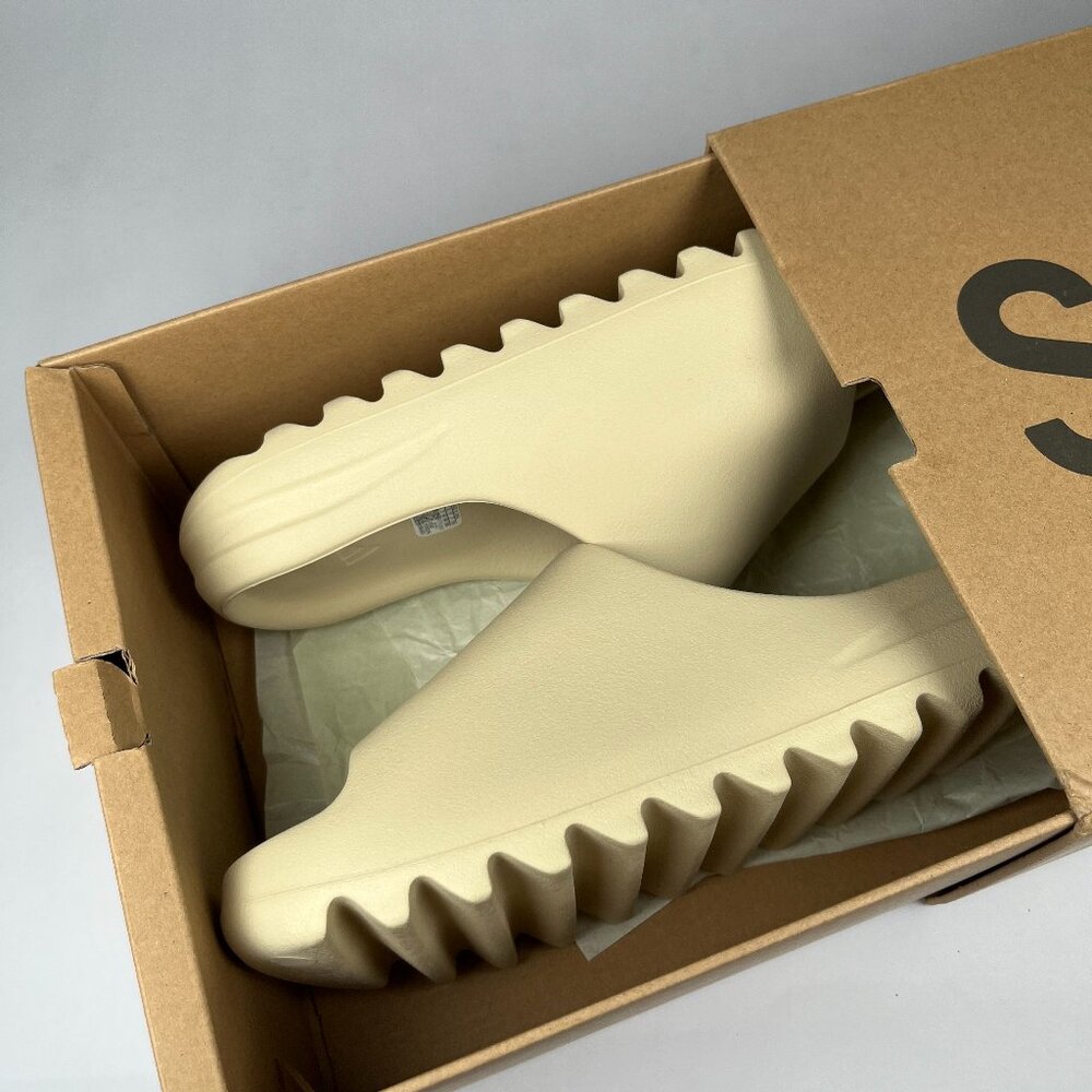 Adidas Yeezy “Bone” Slides Size 11US NEW WITH BOX - FAST SHIPPING FZ5897